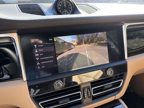 Used 2022 Porsche Macan image 22