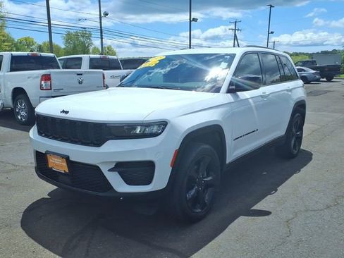 Certified 2023 Jeep Grand Cherokee Altitude AWD/4WD image 3