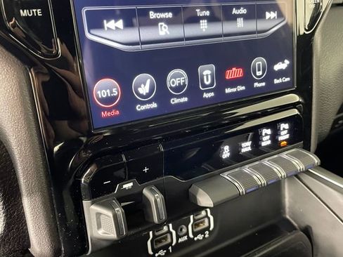 Used 2020 RAM 2500 Laramie w/ Night Edition AWD/4WD image 9