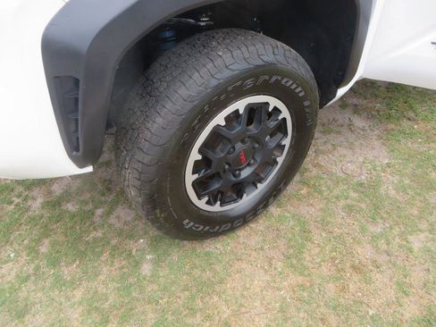 Used 2024 Toyota Tacoma TRD Off-Road AWD/4WD image 27
