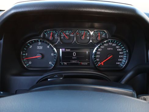 Used 2015 Chevrolet Suburban LT image 18