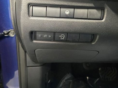 Used 2023 Nissan Rogue SV image 16