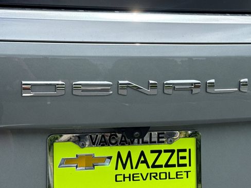 Used 2025 GMC Yukon XL Denali AWD/4WD image 13