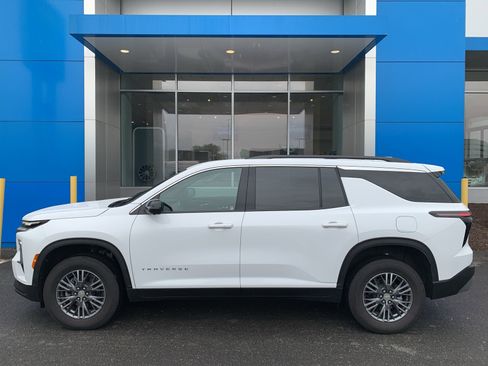 Used 2024 Chevrolet Traverse LT image 8