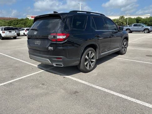 Used 2025 Honda Pilot Elite image 5