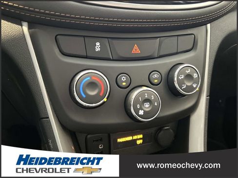 Used 2022 Chevrolet Trax LT w/ LT Convenience Package image 22