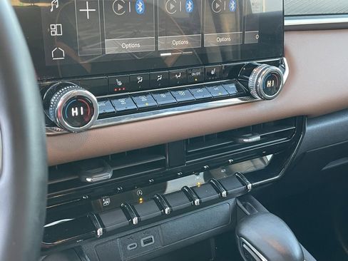 Used 2023 GMC Canyon AT4 w/ Technology Package image 17