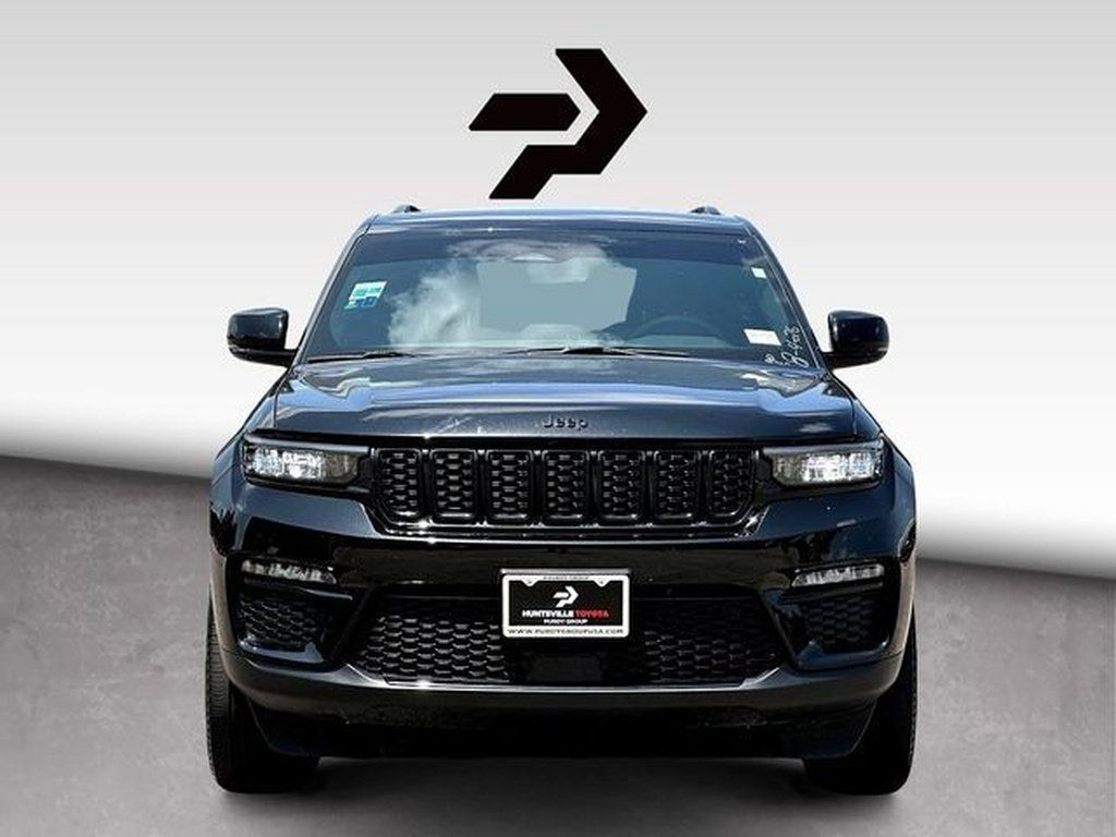 Used 2025 Jeep Grand Cherokee Limited w/ Black Appearance Package AWD/4WD image 3