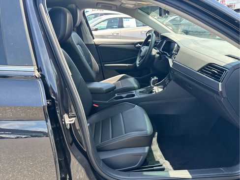 Used 2022 Volkswagen Jetta SE FWD image 19