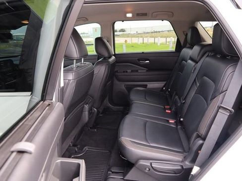 Certified 2025 Nissan Pathfinder SL FWD image 10