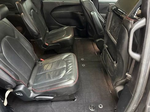 Used 2020 Chrysler Pacifica Limited image 40