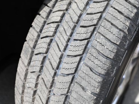 Used 2019 Buick Enclave Essence image 29