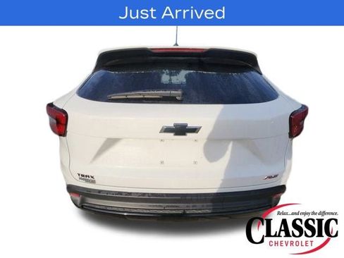 Used 2025 Chevrolet Trax RS image 9