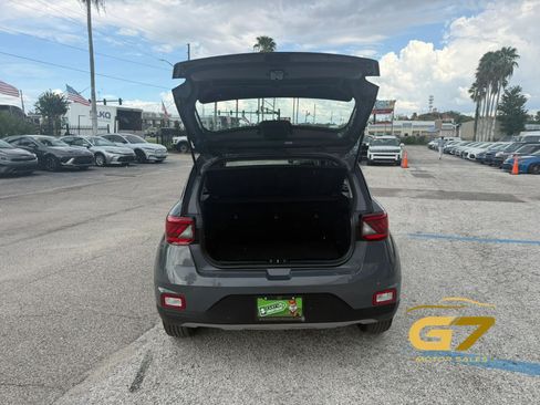 Used 2025 Hyundai Venue SEL FWD image 8