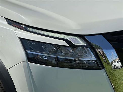 Used 2022 Nissan Pathfinder Platinum AWD/4WD image 7