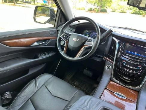 Used 2016 Cadillac Escalade Premium AWD/4WD image 29