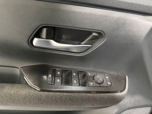 Used 2025 Nissan Kicks SV FWD image 9