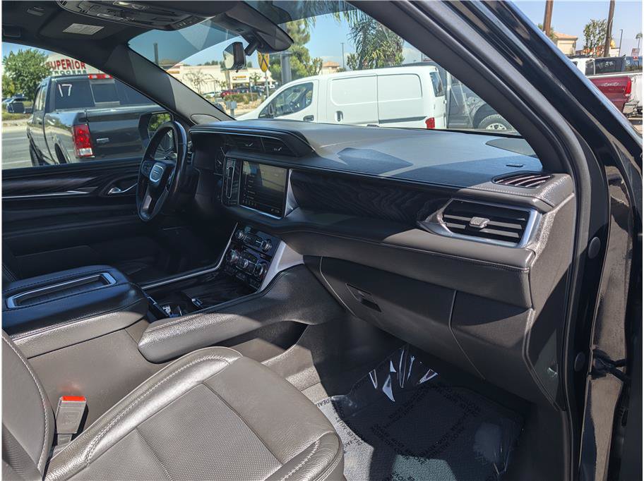 Used 2021 GMC Yukon XL Denali w/ Denali Premium Package AWD/4WD image 16
