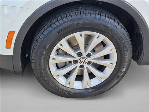 Used 2018 Volkswagen Tiguan SE AWD/4WD image 22