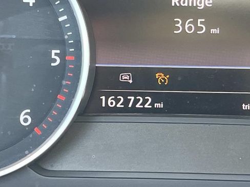 Used 2016 Volkswagen Touareg TDI AWD/4WD image 42
