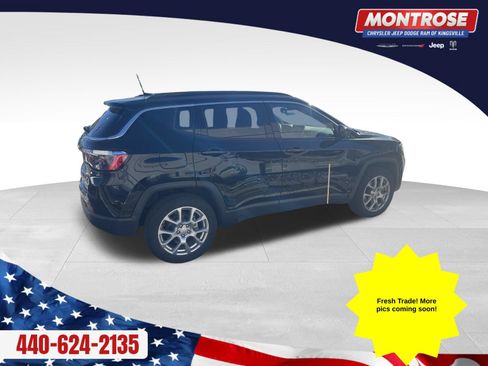 Used 2023 Jeep Compass Latitude AWD/4WD image 3