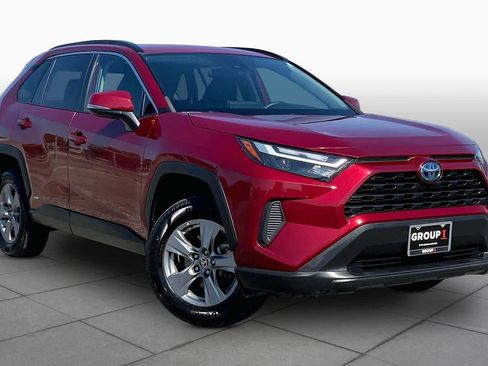 Used 2022 Toyota RAV4 XLE w/ Convenience Package AWD/4WD image 3