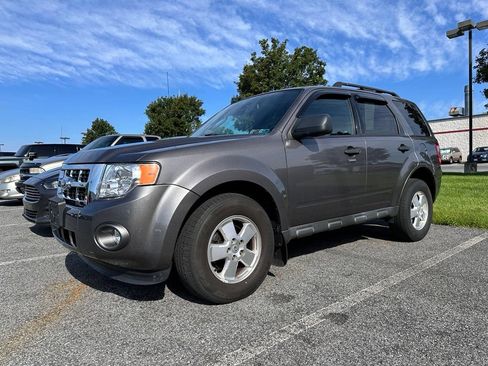 Used 2011 Ford Escape XLT w/ 202A Rapid Spec Order Code AWD/4WD image 2
