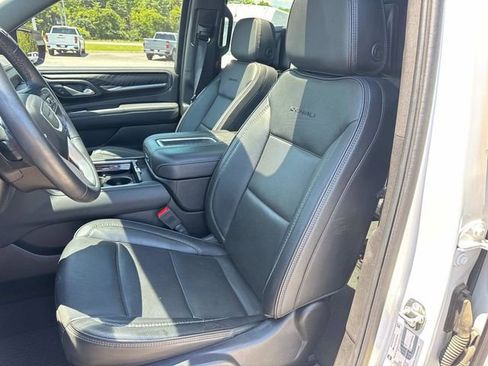 Used 2024 GMC Yukon XL Denali w/ Advanced Technology Package AWD/4WD image 30