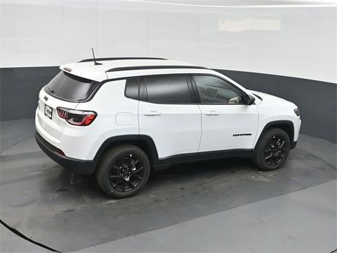 New 2026 Jeep Compass Latitude image 30