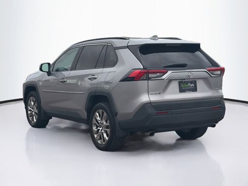 Used 2020 Toyota RAV4 XLE Premium image 5