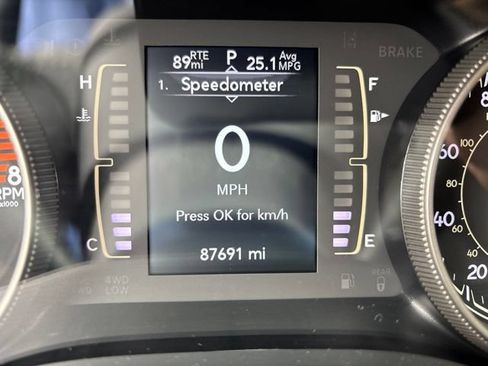 Used 2019 Jeep Cherokee Latitude Plus w/ Comfort/Convenience Group AWD/4WD image 15