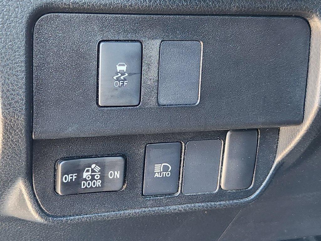 Used 2021 Toyota Tacoma SR5 AWD/4WD image 13
