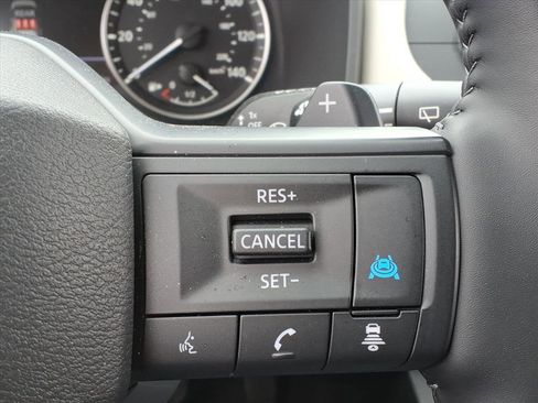 Certified 2025 Nissan Rogue SV image 25