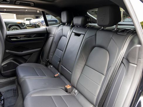 Certified 2025 Porsche Macan Electric image 42