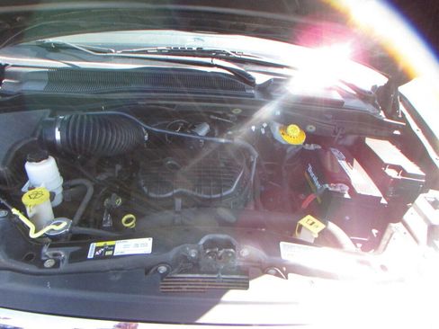 Used 2015 Chrysler Town & Country Touring image 32