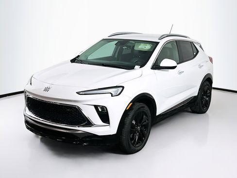 Used 2024 Buick Encore GX Sport Touring image 3