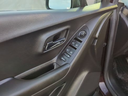 Certified 2022 Chevrolet Trax LT w/ LT Convenience Package image 21