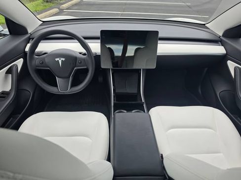 Used 2020 Tesla Model 3 Standard Range Plus RWD image 2