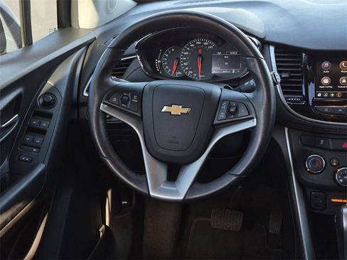 Certified 2022 Chevrolet Trax LT w/ LT Convenience Package image 31