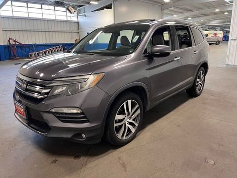 Used 2017 Honda Pilot Touring image 7