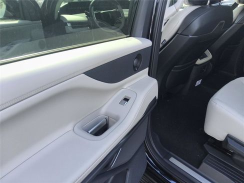 New 2026 Lincoln Navigator L Premier image 16