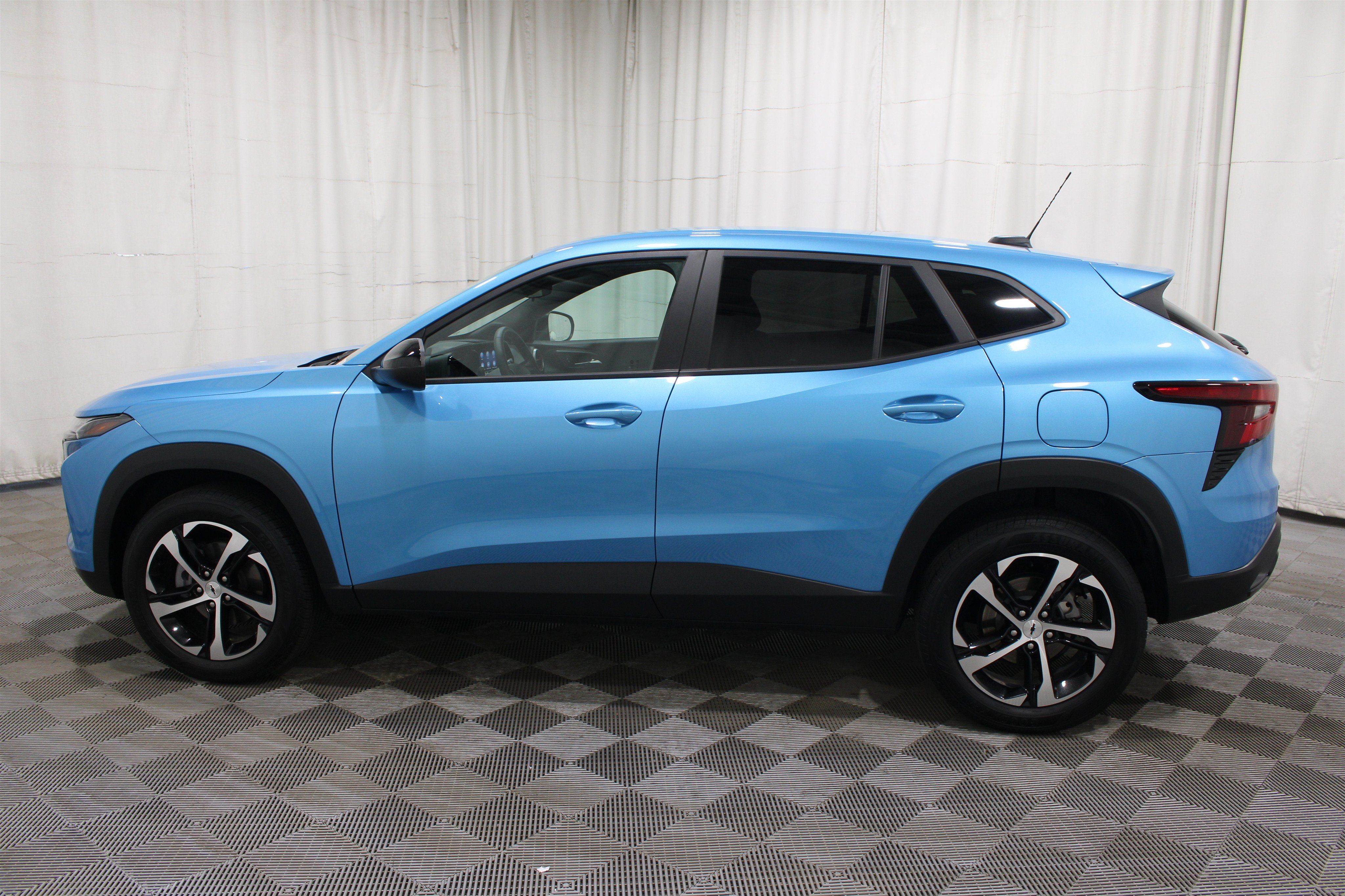 Used 2025 Chevrolet Trax RS w/ Driver Confidence Package FWD image 31