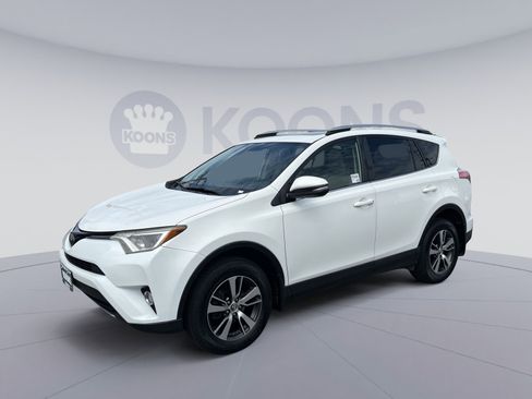 Used 2018 Toyota RAV4 XLE w/ Plus Extra Value Package AWD/4WD image 1