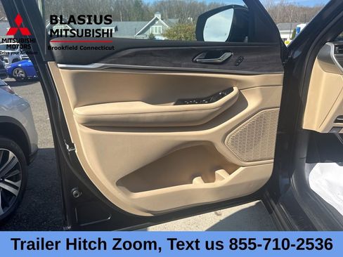 Used 2023 Jeep Grand Cherokee Limited w/ Trailer Tow Prep Group (B) AWD/4WD image 21