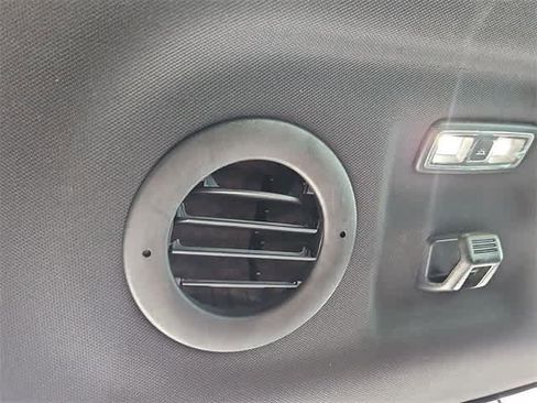 Used 2020 Ford Explorer XLT image 26