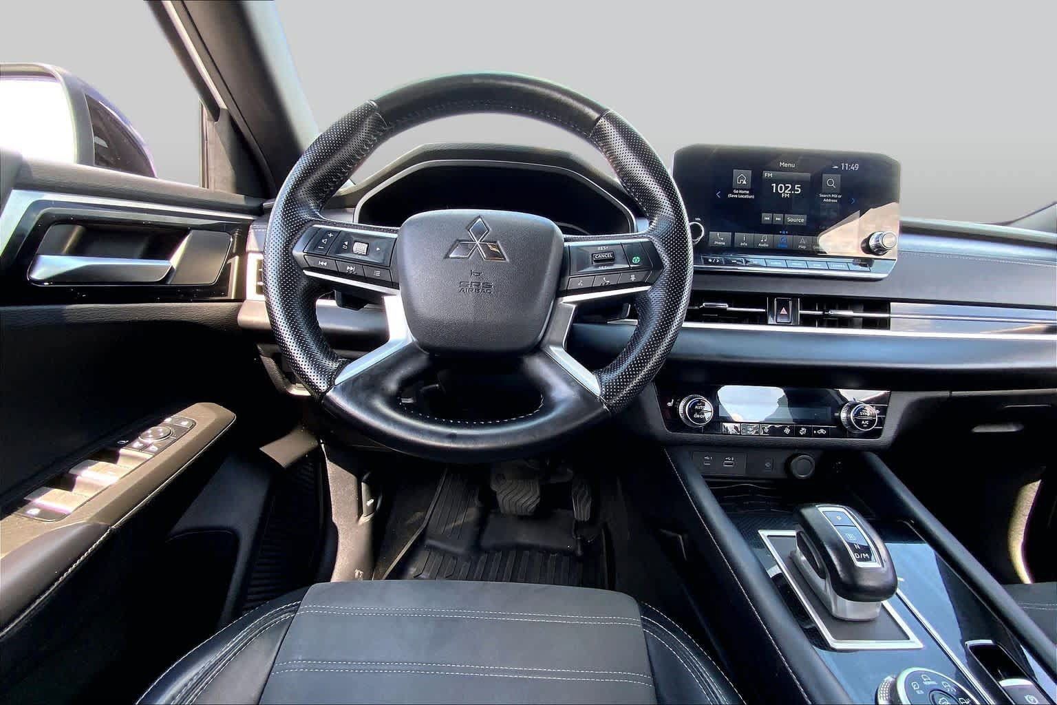 Used 2024 Mitsubishi Outlander SE Black Edition FWD image 6