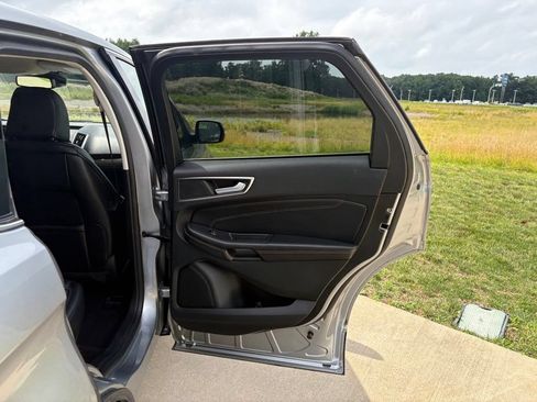 Used 2022 Ford Edge Titanium AWD/4WD image 36