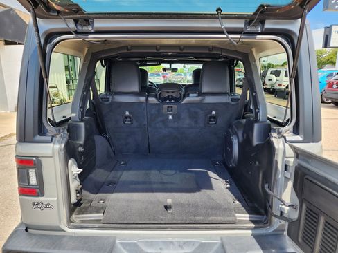 Used 2019 Jeep Wrangler Unlimited Sahara AWD/4WD image 8