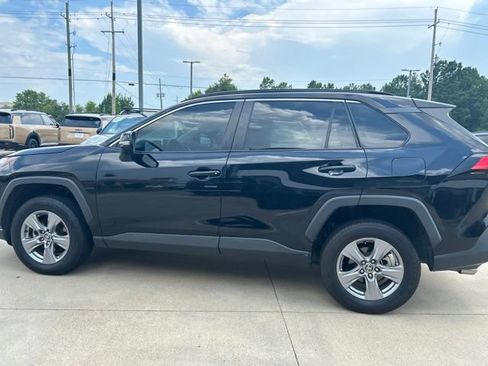 Used 2022 Toyota RAV4 XLE FWD image 5