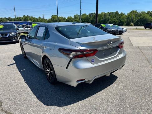 Used 2022 Toyota Camry SE FWD image 3